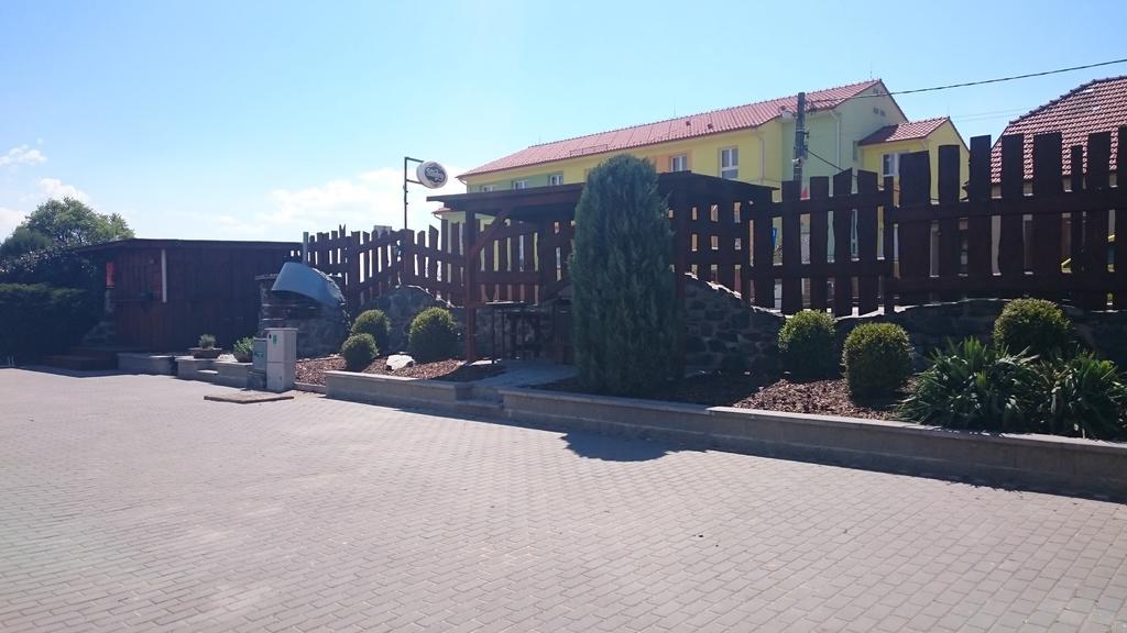 Penzion Jaros Popuvky Exterior foto